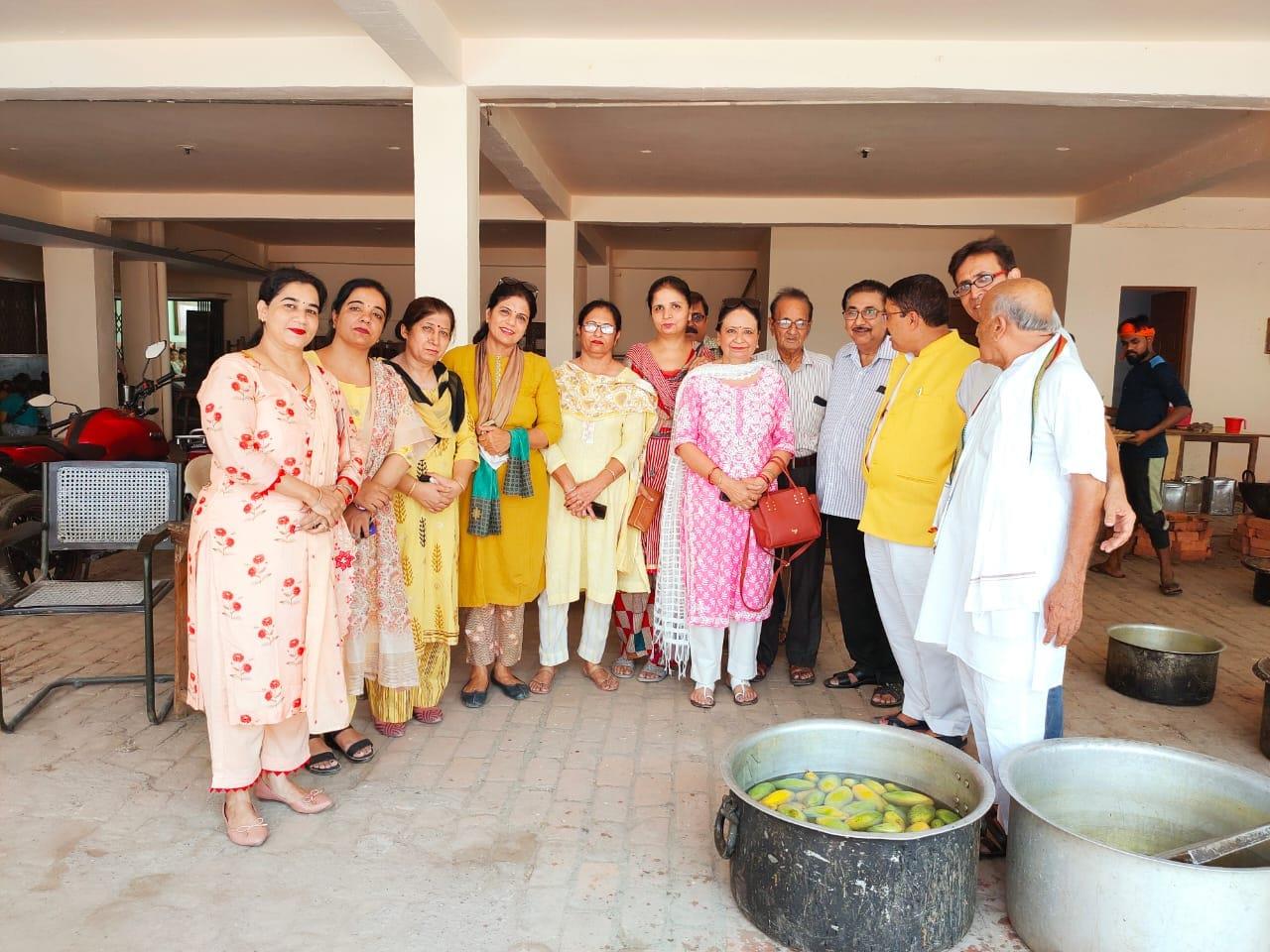 फल वितरण 